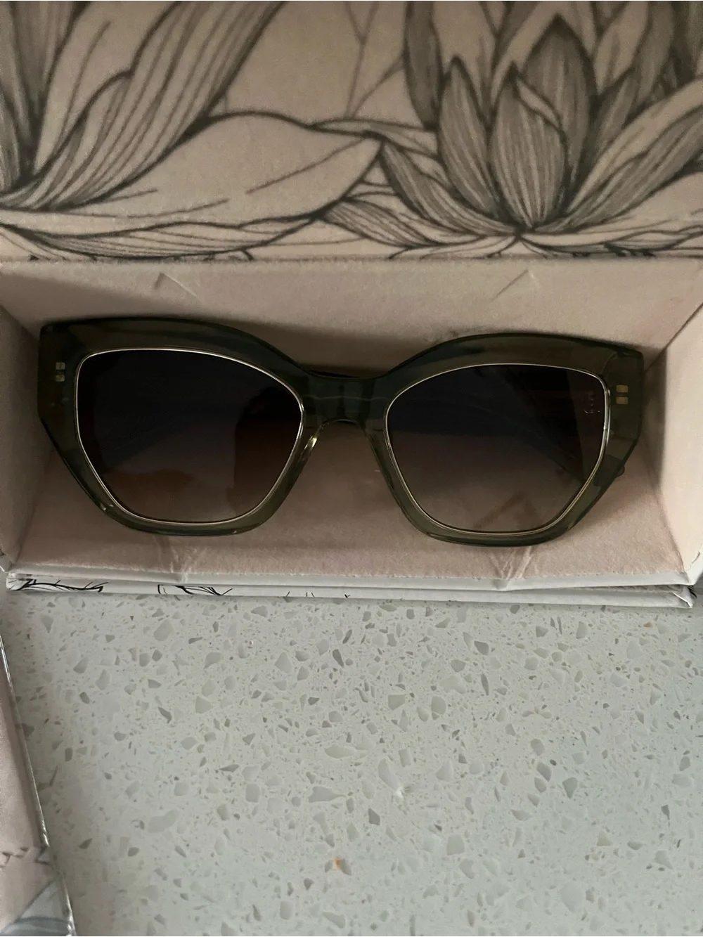 Diff Eyewear Olive Green Retro Cat-Eye Sunglasses